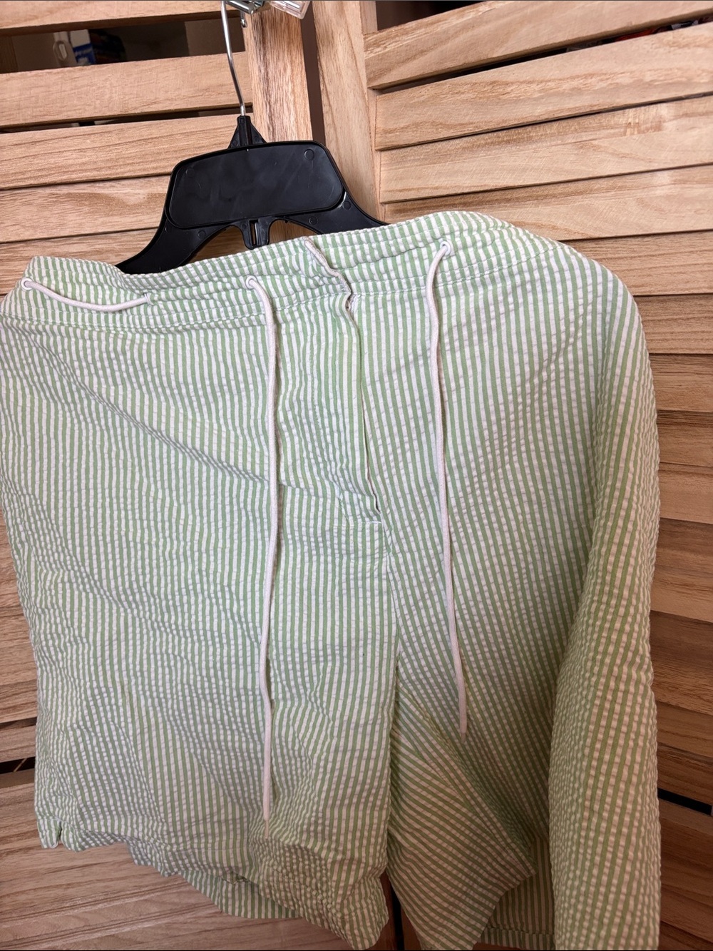 Bill Blass Light Green & White Seersucker Striped Shorts 14
